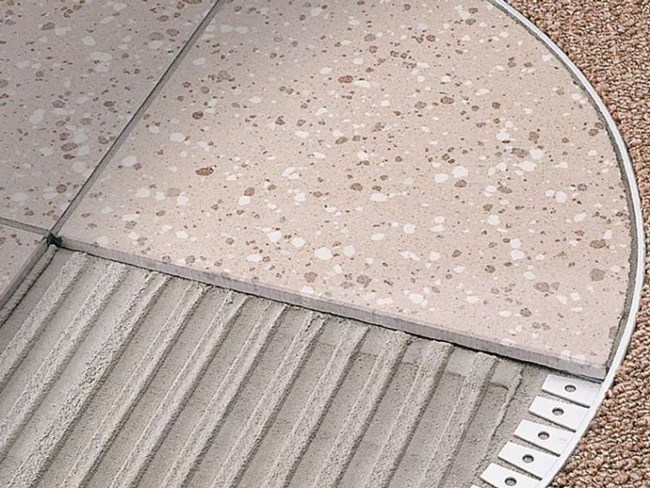 地磚與地毯收口