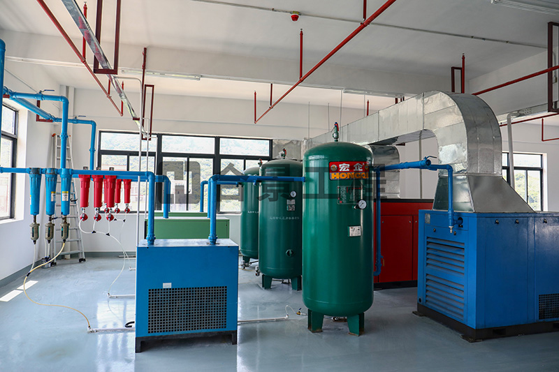 東莞盈灃科技有限公司工程緊鑼密鼓施工中，為迎接竣工全力奮戰(zhàn)！