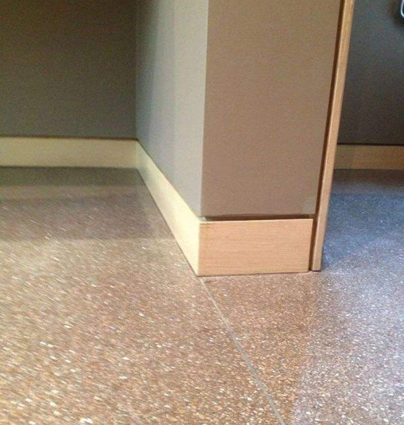 內(nèi)嵌式踢腳線